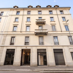 Milano (Crocetta/Missori) Luminoso trilocale su due livelli