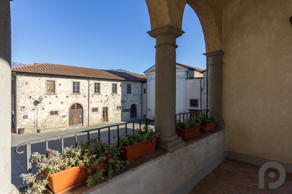 Villafranca In Lunigiana (Borgo Filetto) Palazzo d'epoca con box e giardino