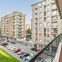 Milano (Bande Nere/Primaticcio) Luminoso appartamento di ampia metratura