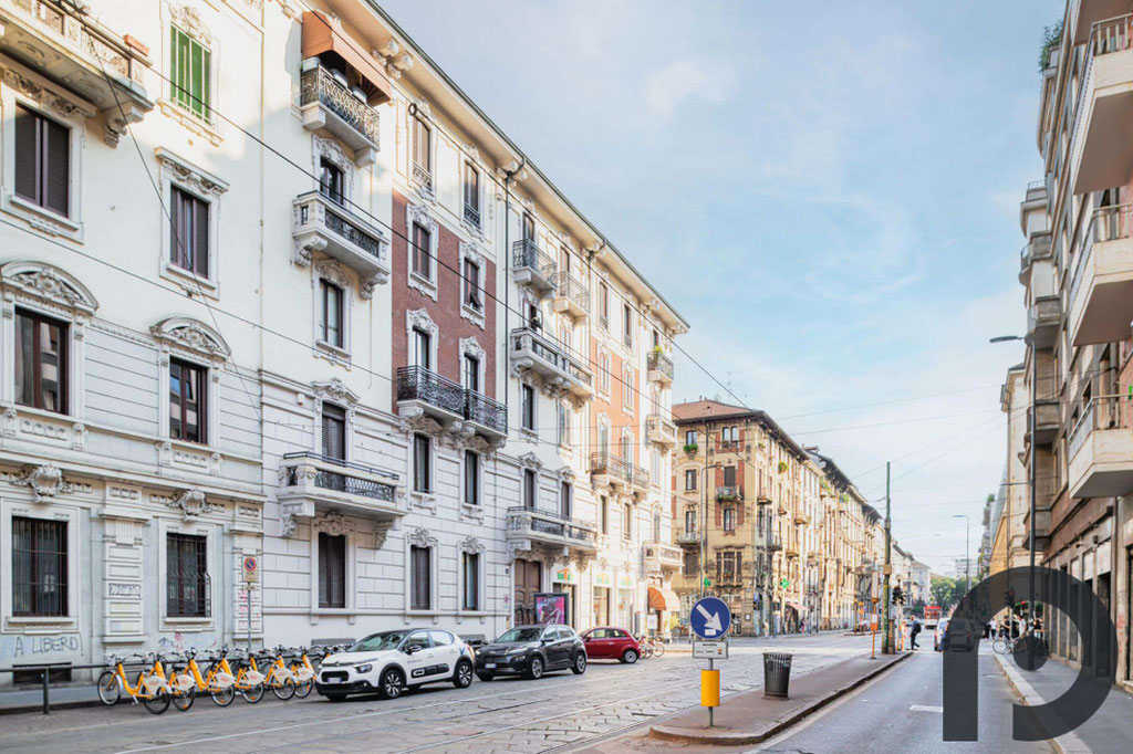 Milano (Caiazzo/Lima) Trilocale di charme in palazzo storico