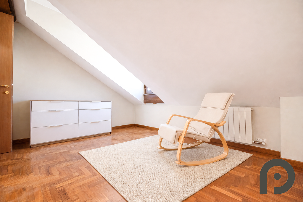 Milano (Crocetta/Missori) Luminoso trilocale su due livelli