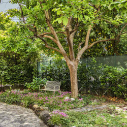 Milano ( Bande Nere ) Trilocale con giardino privato