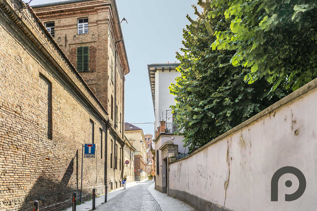 Asti (Centro storico) Prestigioso attico in palazzo storico nel cuore di Asti
