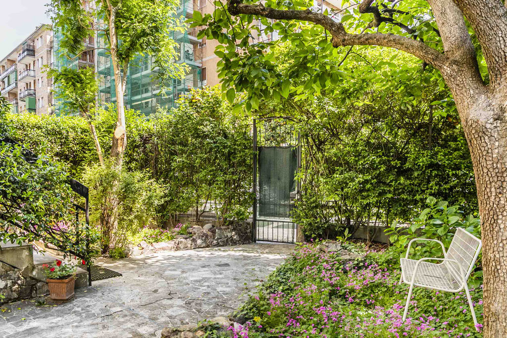 Milano ( Bande Nere ) Trilocale con giardino privato