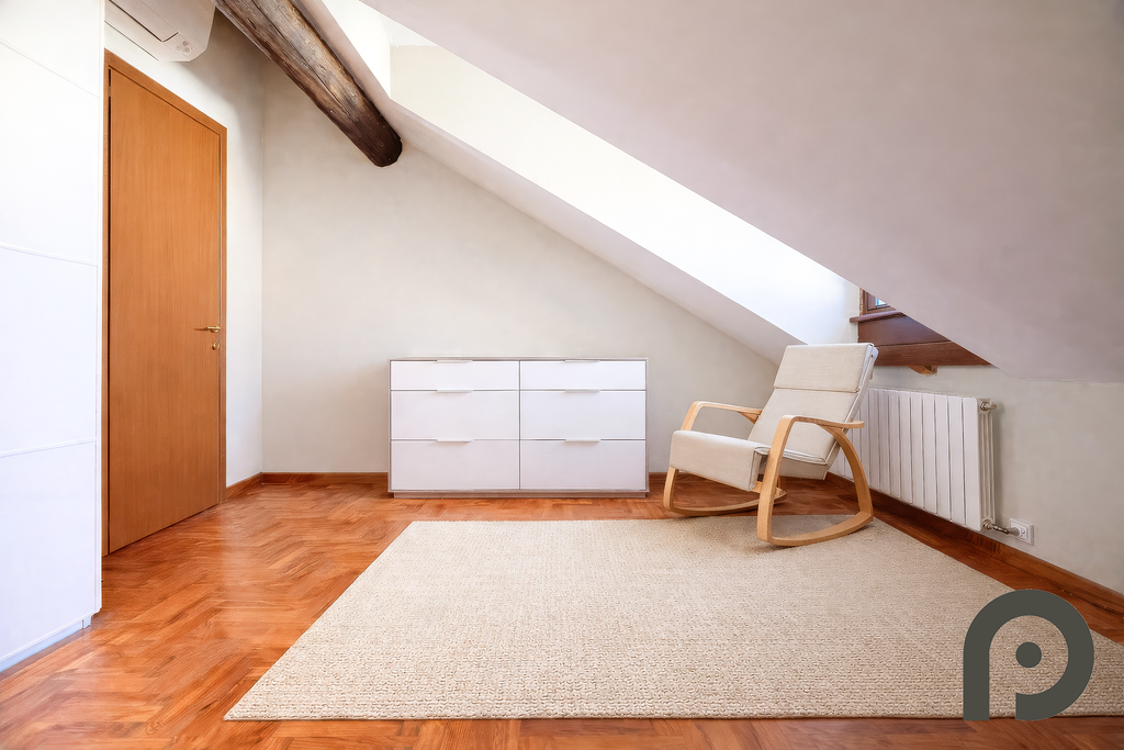 Milano (Crocetta/Missori) Luminoso trilocale su due livelli