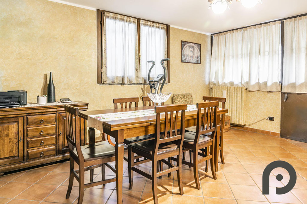 Milano (Pogliano Milanese) Villa su più livelli con giardino e terrazzo