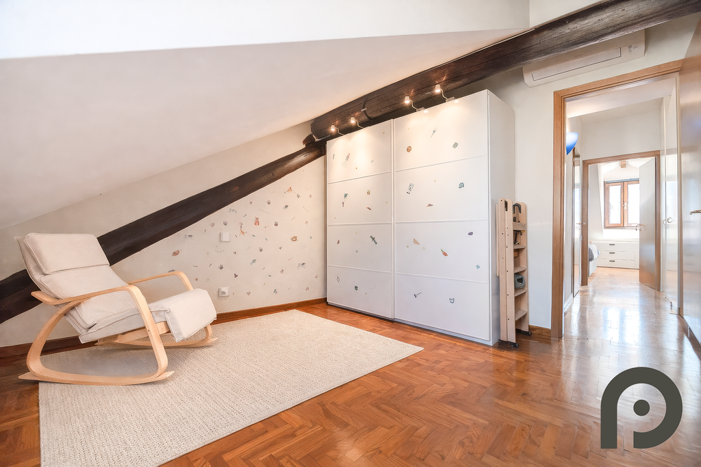 Milano (Crocetta/Missori) Luminoso trilocale su due livelli