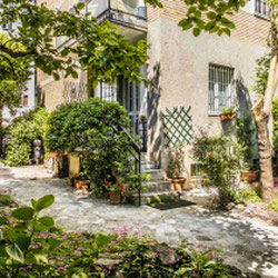 Milano ( Bande Nere ) Trilocale con giardino privato