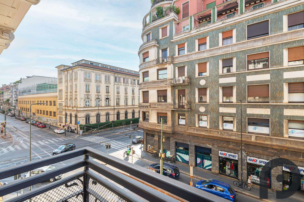 Milano (Caiazzo/Lima) Trilocale di charme in palazzo storico