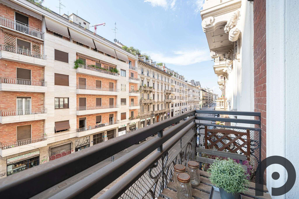 Milano (Caiazzo/Lima) Trilocale di charme in palazzo storico