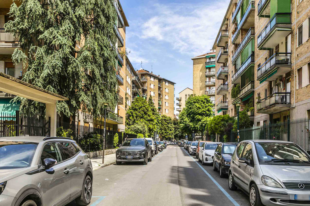 Milano ( Bande Nere ) Trilocale con giardino privato