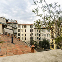 Milano (Piazza Grandi/Dateo) Palazzina d'epoca indipendente con terrazzino