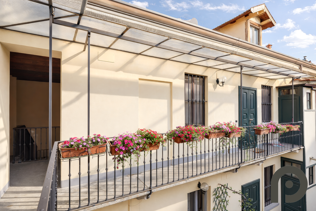 Milano (Crocetta/Missori) Luminoso trilocale su due livelli