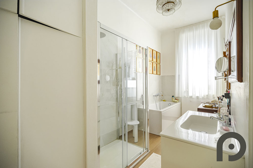 Milano (NoLo) Ampio Cinque locali con finiture di pregio