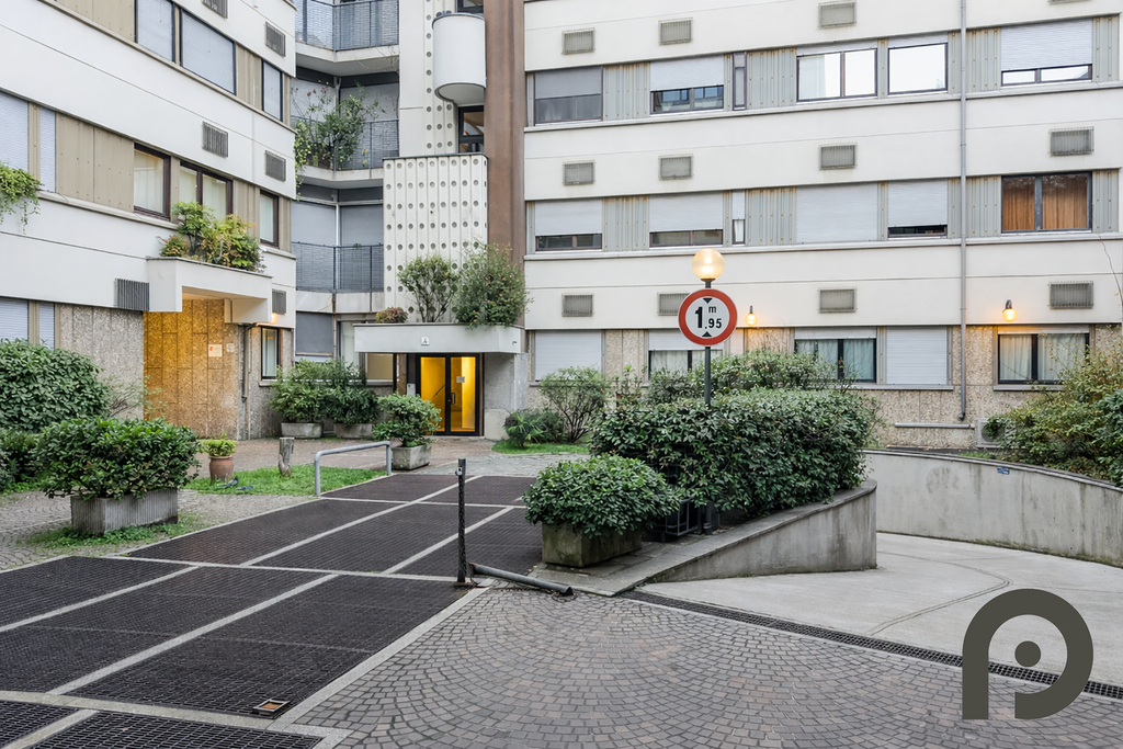 Milano (Crocetta/Missori) Elegante due locali ristrutturato a nuovo