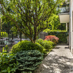 Milano ( Bande Nere ) Trilocale con giardino privato