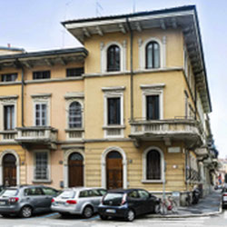 Milano (Piazza Grandi/Dateo) Palazzina d'epoca indipendente con terrazzino
