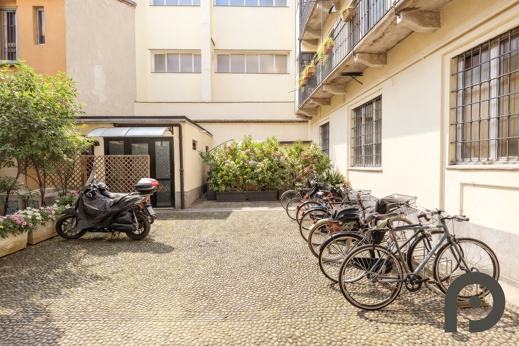 Milano (Crocetta/Missori) Luminoso trilocale su due livelli