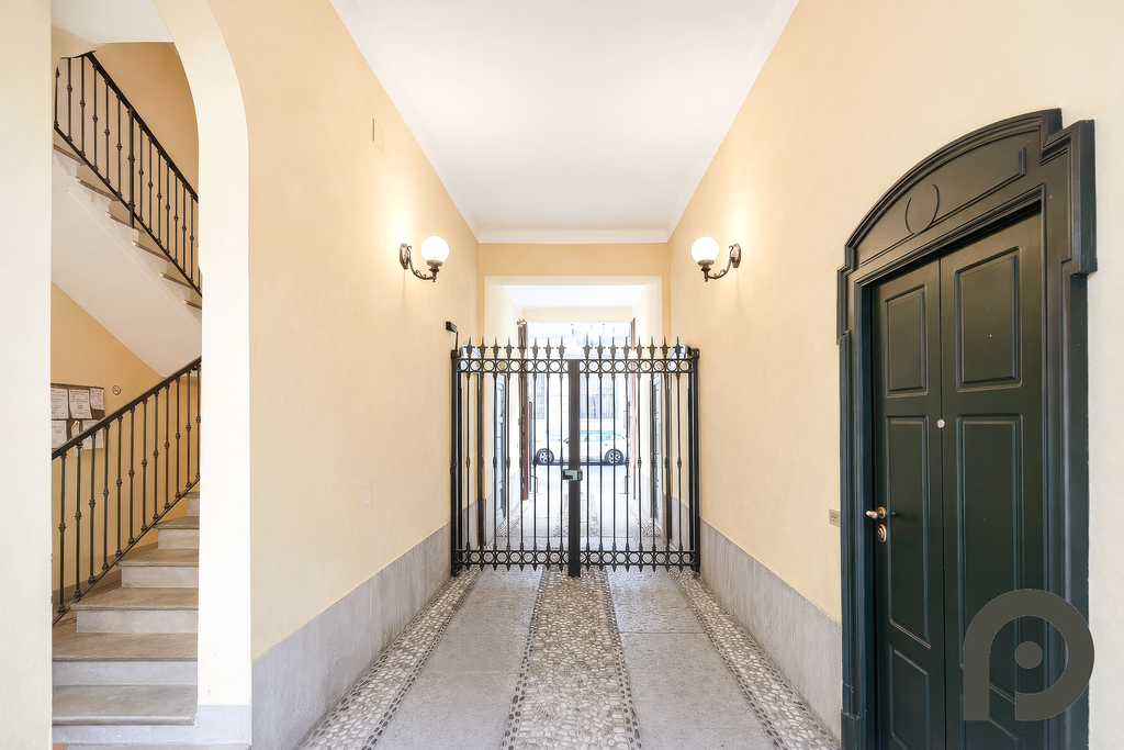 Milano (Crocetta/Missori) Luminoso trilocale su due livelli