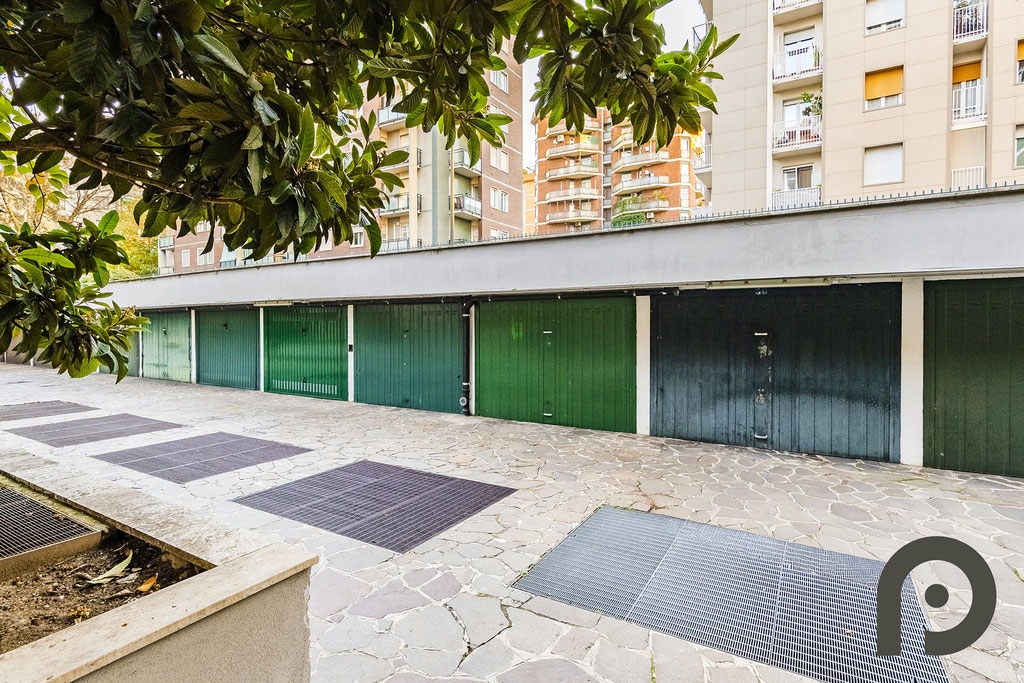 Milano (Bande Nere/Primaticcio) Luminoso appartamento di ampia metratura