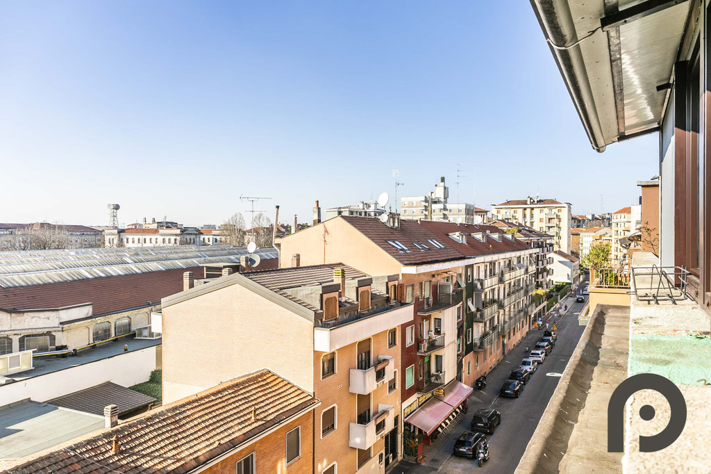 Milano (Bande Nere/Primariccio) trilocale ristrutturato con ampia veranda