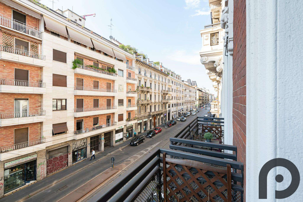 Milano (Caiazzo/Lima) Trilocale di charme in palazzo storico