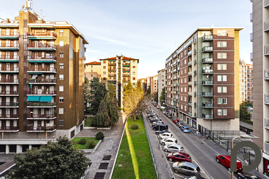 Milano (Bande Nere/Primaticcio) Luminoso appartamento di ampia metratura