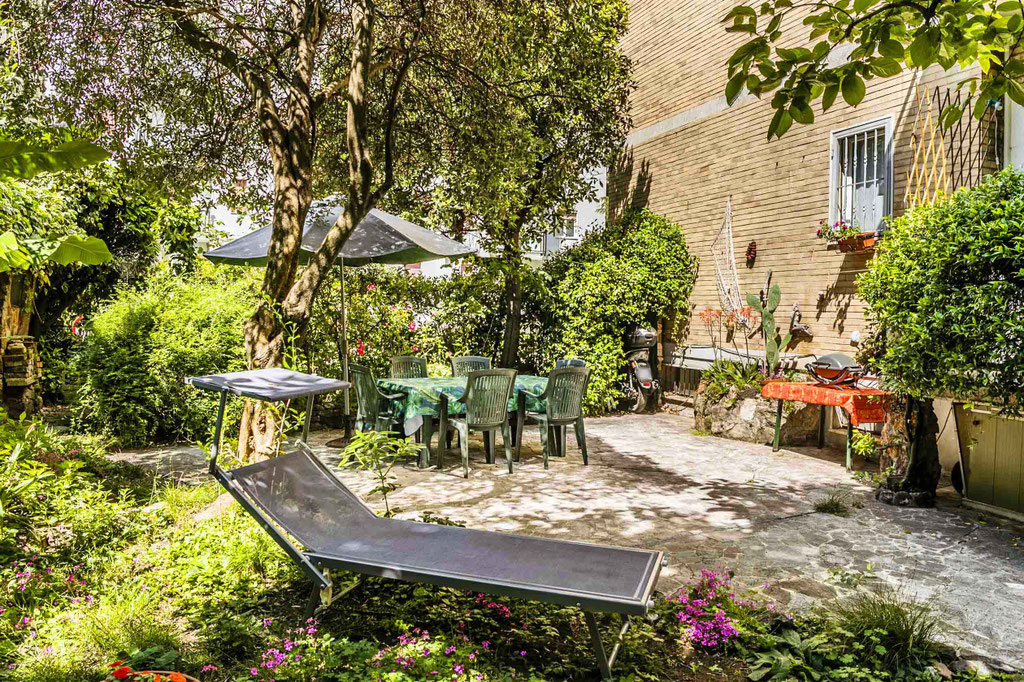 Milano ( Bande Nere ) Trilocale con giardino privato